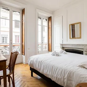  Apartment Dify Castries Quartier Ainay France